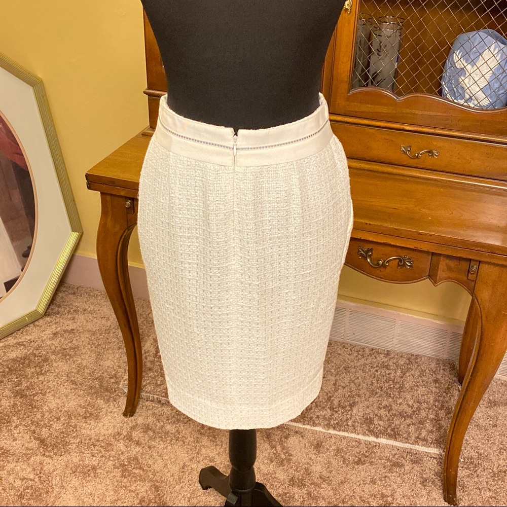 ❤️Salvatore Ferragamo White Tweed Kick Pleat Skirt. Size 40. - Picture 2 of 9